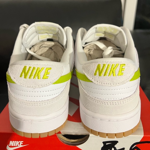 Women’s Nike dunk low size 11 1/2 - Picture 2 of 5